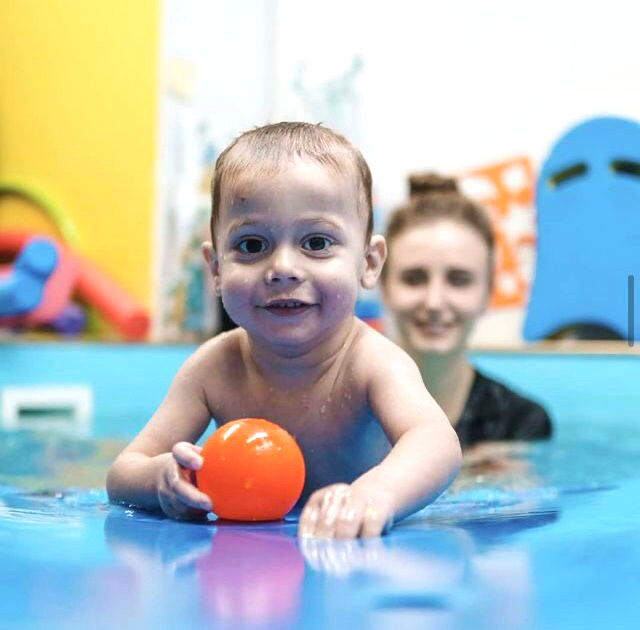Грудничковое плавание, детский бассейн в Акулёнок в Севастополе с 0 до 1,5 лет