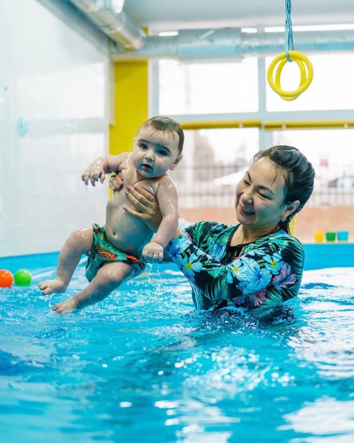 Грудничковое плавание, детский бассейн в Акулёнок в Севастополе с 0 до 1,5 лет